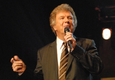 Gaither and his wife Gloria have written more than 600 songs, many of which have become popular standards of Christian music, for which they were named ASCAP’s Christian Songwriters of the Century.