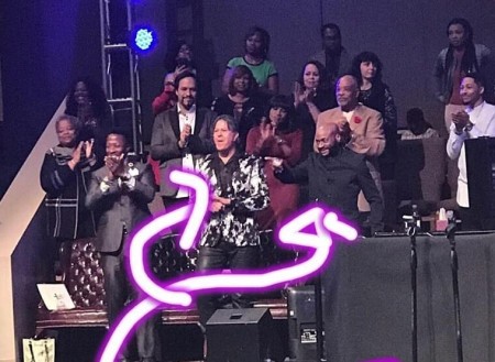 Bishop Eddie Long of New Birth Missionary Baptist Church in Georgia (R arrow) and his spiritual son Pastor Brian Tamaki of New Zealand's Destiny Church (L arrow)
