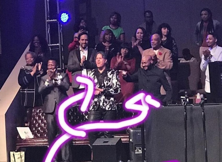 Bishop Eddie Long of New Birth Missionary Baptist Church in Georgia (R arrow) and his spiritual son Pastor Brian Tamaki of New Zealand's Destiny Church (L arrow)