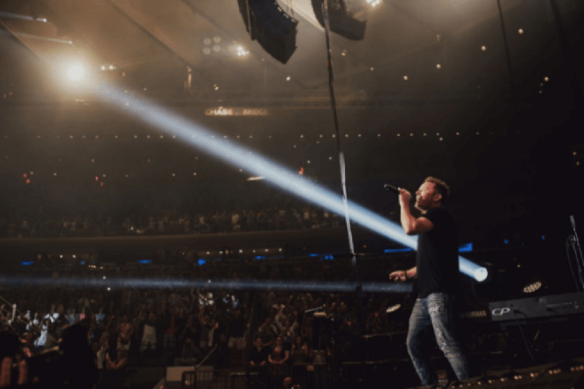 Chris Tomlin announces, "Worship Night In America" 2017 tour.