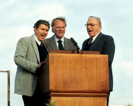 (L-R) Cliff Barrows, Billy Graham and George Beverly Shea singing "This Little Light of Mine" in 1984 in Sunderland, England.
