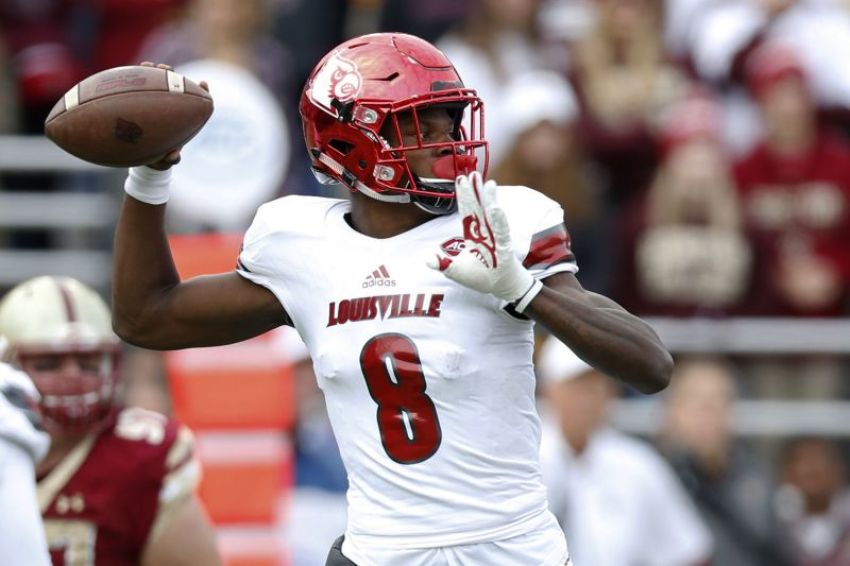 Louisville Cardinals quarterback Lamar Jackson (8) prepares to make a pass during the second quarter against the Boston College Eagles at Boston College at Alumni Stadium on Nov. 5, 2016 in Boston.