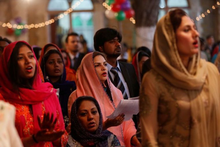 People pray as they gather for a ceremony on Christmas eve at Central Brooks Memorial Church in Karachi, Pakistan, December 24, 2016. | (Photo: Reuters/Akhtar Soomro)