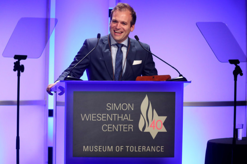 Johnnie Moore receives "medal of valor" from the Simon Wiesenthal Center.