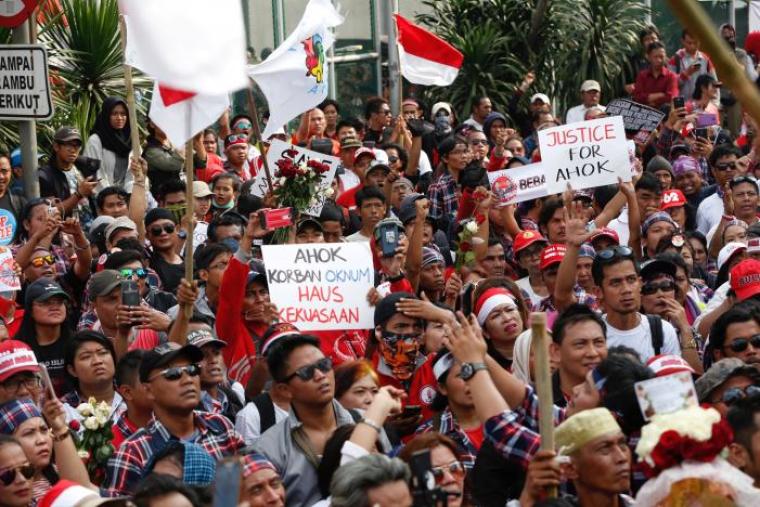 Supporters of Jakarta Governor Basuki Tjahaja Purnama, also known as Ahok, stage a protest outside Cipinang Prison, where he was taken following his conviction of blasphemy, in Jakarta, Indonesia, May 9, 2017.