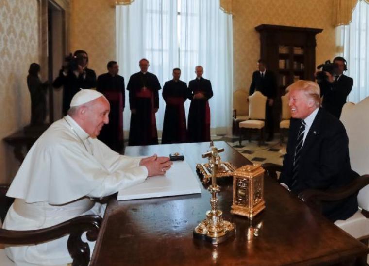 Pope Francis (L) and Donald Trump (R)