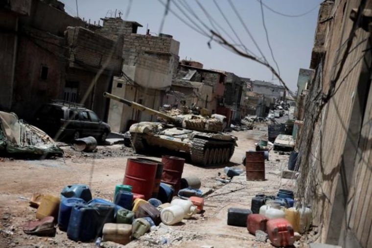 Iraqi tank in battle for Mosul