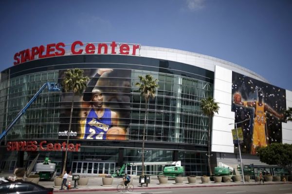 Workers paste Kobe Bryant decals on the side of Staples Center on the last day of Kobe's 20-year career with the Los Angeles Lakers, in Los Angeles, California, United States, April 13, 2016.