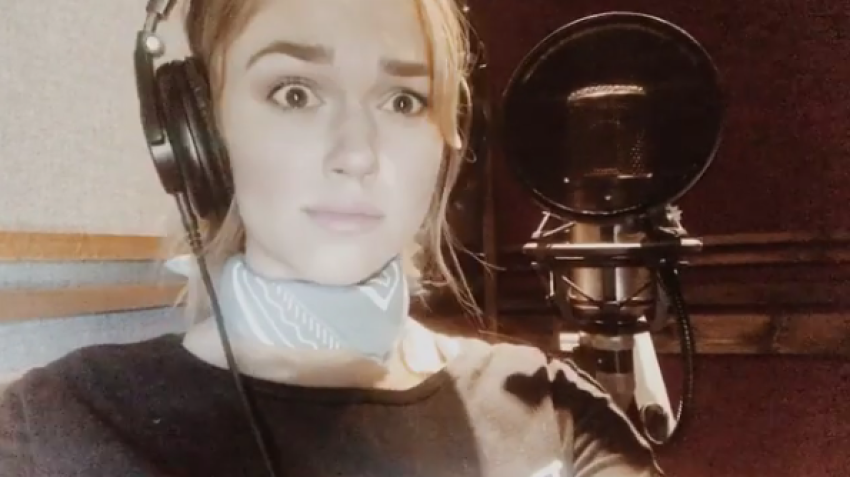 Sadie Robertson is recording "Just Be You" with CCM band Anthem Lights.