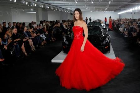 Credit : Fashion model Bella Hadid reportedly dated Drake.