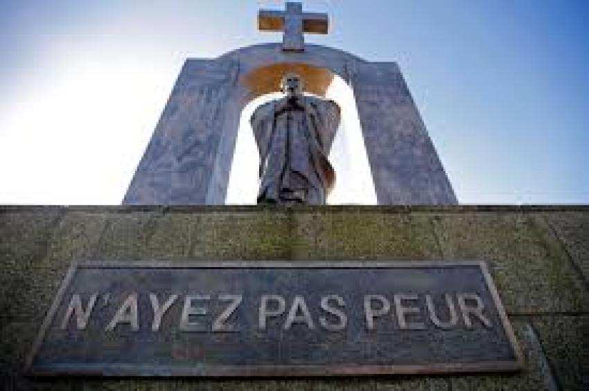 A statue of the late Pope John Paul II stands in Ploermel January 25, 2014. The sign reads: "Do not be afraid."