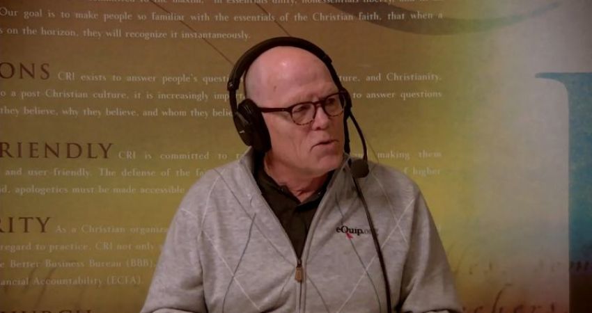 "Bible Answer Man" Hank Hanegraaff answering questions in a Facebook clip uploaded on October 8, 2018.