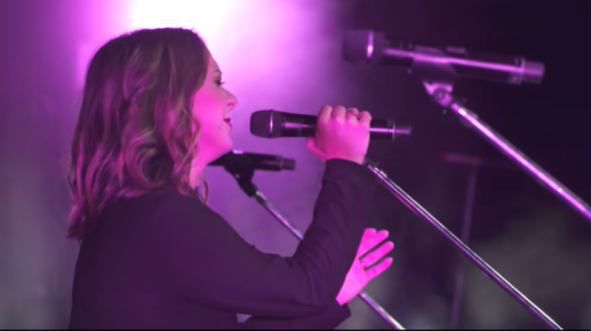 Bethel Music's Kalley Heiligenthal leads worship.