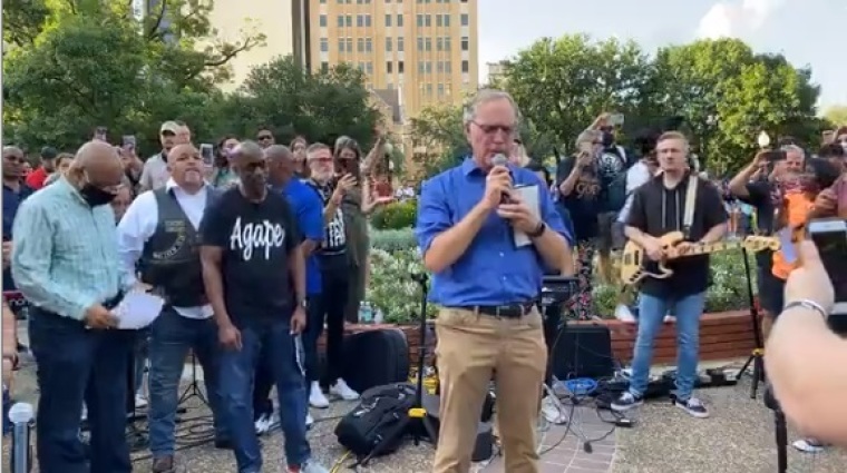 WATCH: Max Lucado Attends George Floyd Prayer Vigil in Texas and Encourages Christians to Turn Back to Christ Amid a ‘Stressed’ Society