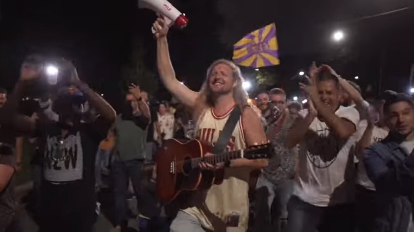 Evangelist Sean Feucht leads a worship rally in Chicago, Illinois on Sept. 16, 2020.