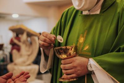Eucharistic adoration begins – Sept. 11, 1226
