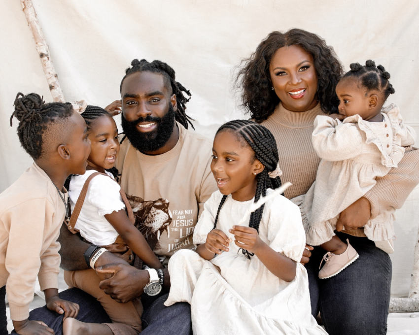 Tamela Davis and her husband, New Orleans Saints linebacker Demario Davis, and their children. Demario will receive the Bart Starr Award at the Super Bowl Breakfast on Feb. 6, 2021.