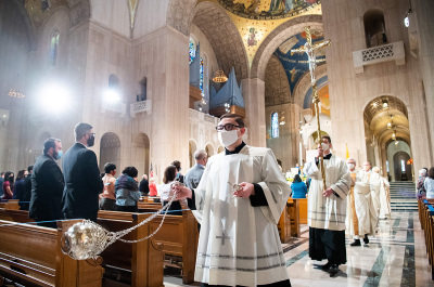 People attend Easter Sunday Mass while adhering to social distancing guidelines due to Covid at the Basilica of the National Shrine of the Immaculate Conception in Washington, DC on April 4, 2021.
