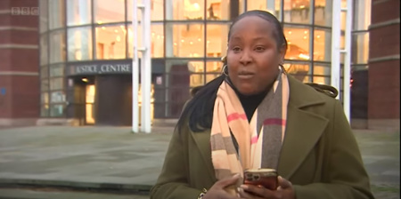 A Christian pastor who was fined over $21,000 by police for holding a church service for the homeless in a car park during lockdown has seen her case thrown out by a magistrate’s court. Video posted on Dec. 10, 2021.