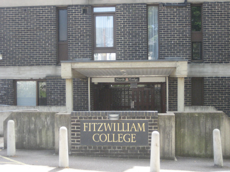 North Lodge, Fitzwilliam College, Cambridge, England, on July 23, 2014https://commons.wikimedia.org/wiki/File:Fitzwilliam_College,_Cambridge.jpg.