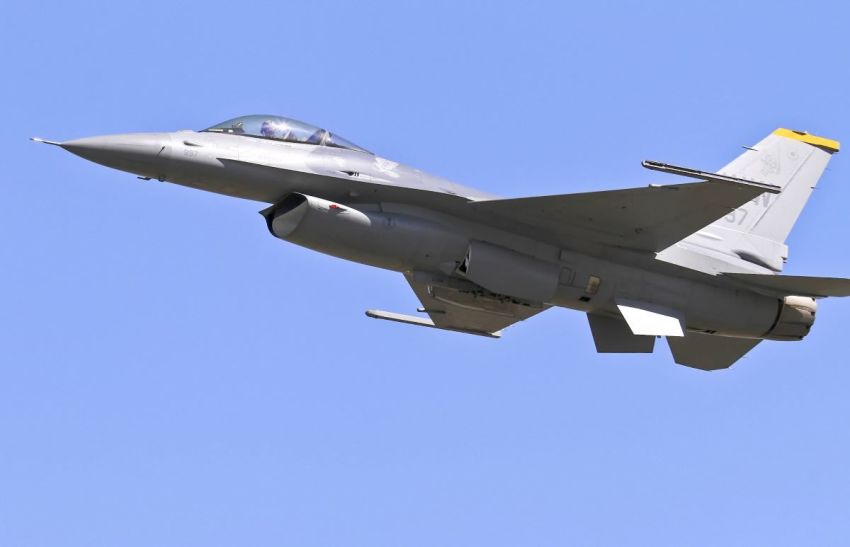 F-16 fighter jet