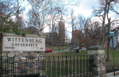 A roadside sign welcomes students to Wittenberg University in Springfield, Ohio.