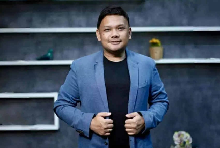 Portrait of Bonar Tanudjaja, regional director of Generosity Path in Southeast Asia and East Asia.