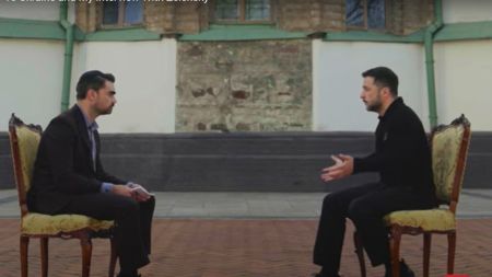 Daily Wire co-founder Ben Shapiro (L) interivews Ukrainian President Volodymyr Zelensky (R) in Kyiv.