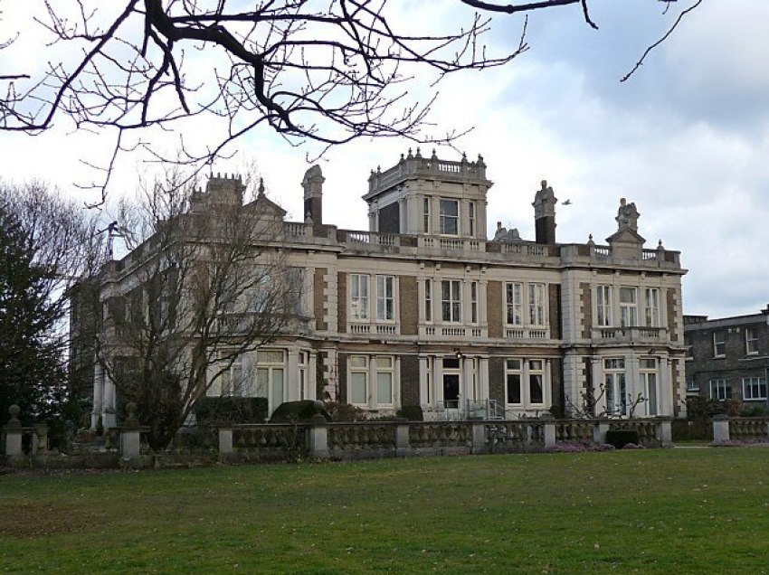 Spurgeon's College, a Baptist training college founded by Charles Haddon Spurgeon, is located in London, England.