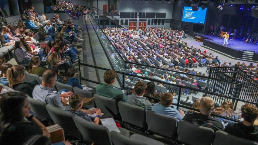 Attendees at the Youth Evangelism Summit, held Feb. 6-7, 2026 at Hillvue Heights Church in Bowling Green, Kentucky.