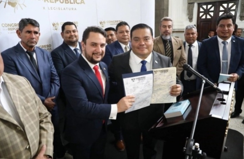 The Evangelical Alliance of Guatemala expressed its position regarding the Constitutional Court’s review of Decree 5-2025. The organization stated that the commemoration recognizes the cultural heritage of the Bible and called for respectful public debate within the framework of religious freedom and a secular state. 