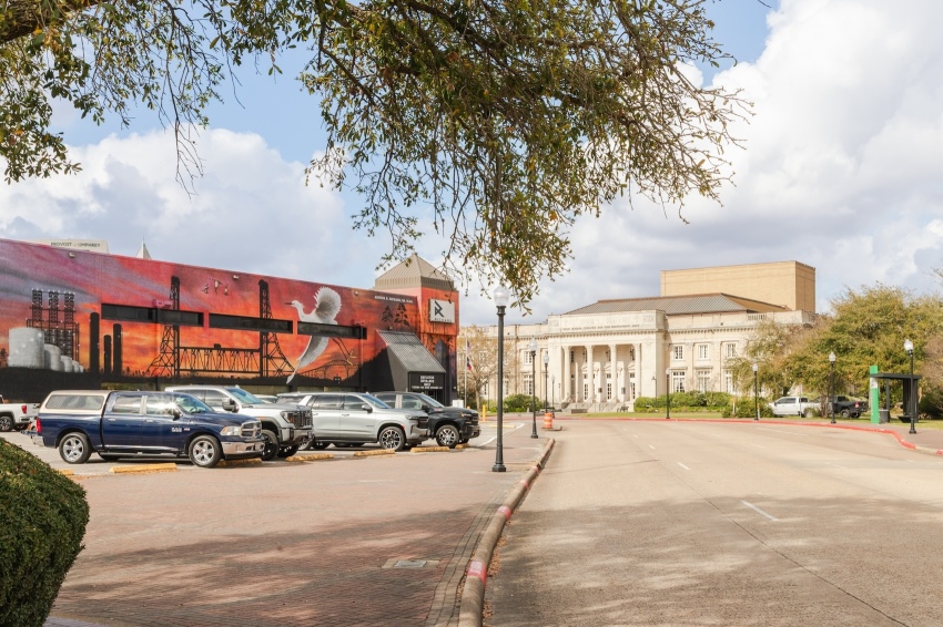 Pearl Street in downtown Beaumont, Texas.