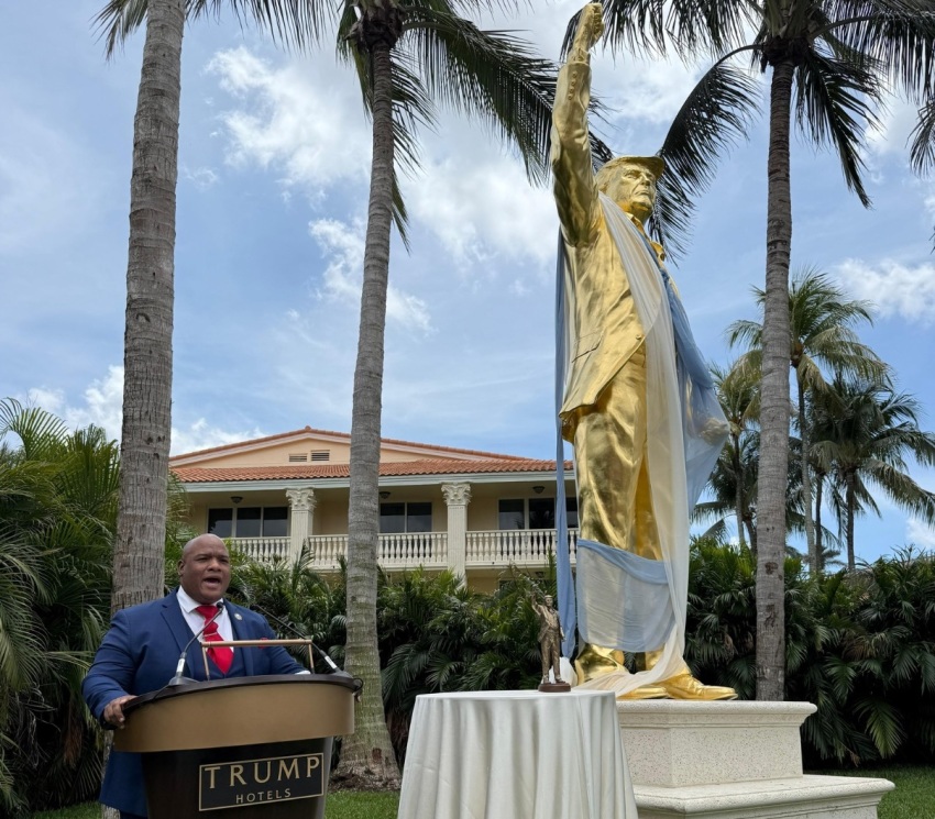 Facebook/Pastor Mark Burns