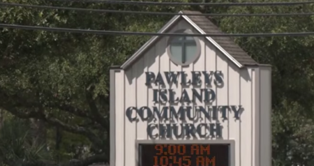A sign welcomes visitors to Pawleys Island Community Church in Georgetown, South Carolina.
