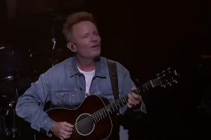 Chris Tomlin leads thousands in worship at AWAKE Houston: ‘We honor You’