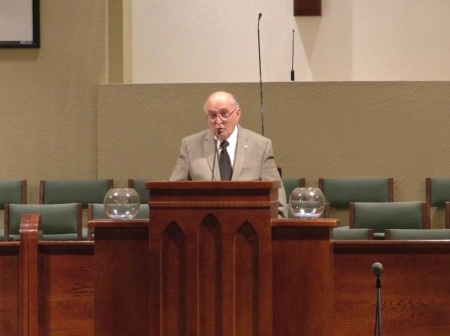 Bob Agee, former pastor and president of Oklahoma Baptist University, preaches a sermon at Medina First Baptist Church in Tennessee in January 2020.