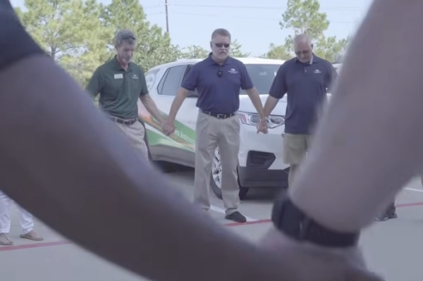 Auto repair chain can franchise only to professing Christians, appeals court rules