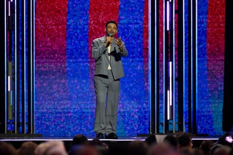 Tauren Wells calls for Christian unity at 2026 Dove Awards: ‘They will know us by our love’