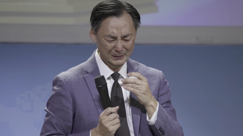 Morse H. Tan weeps while remembering his grandmother during a eulogy he delivered earlier his month at Unjeong Chamjon Church in Paju, South Korea.