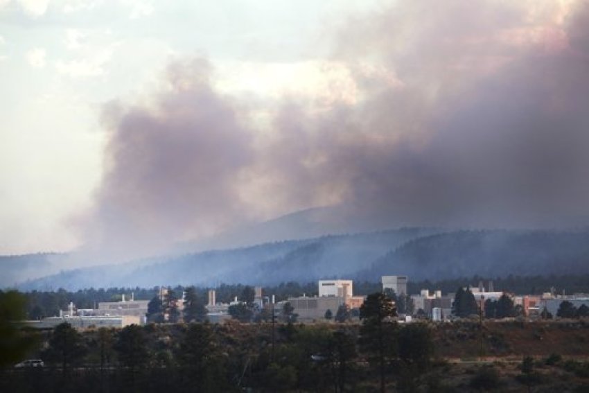 Smoke from the Las Conchas wildfire envelopes buildings at the Los Alamos National Laboratory near Los Alamos, New Mexico, June 29, 2011. The New Mexico wildfire raged largely unchecked for a fourth day near one of the nation's top nuclear arms production plants on Wednesday, but firefighters finally gained some ground in corralling the flames.