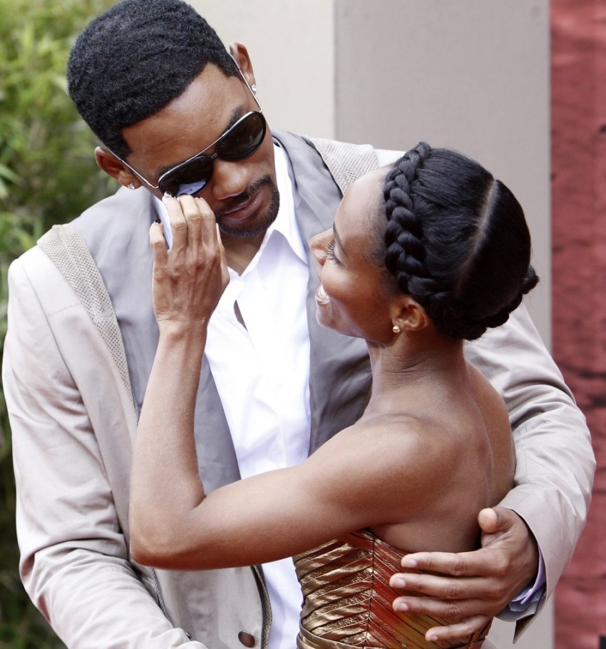 Actor Will Smith and his wife Jada Pinkett Smith attend the premiere of "The Karate Kid" at the Mann Village theatre in Los Angeles June 7, 2010.