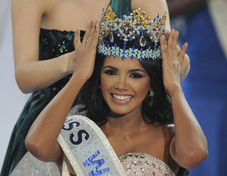 Miss Venezuela, Ivian Sarcos, is crowned Miss World 2011 in Earls Court in west London November 6, 2011