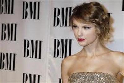 Taylor Swift Defends High School Aged Boyfriend Conor