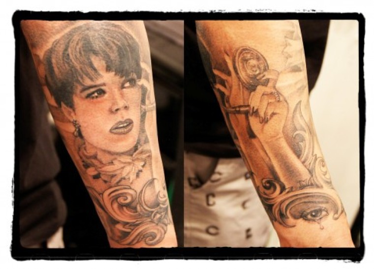 Rob Kardashian tattoos Kris Jenner's face. 
