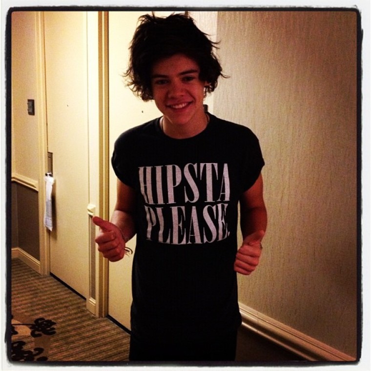 PHOTO) Twitter: @Harry_Styles. 