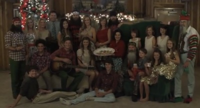 'Duck Dynasty' Robertson family members pose for their Christmas album, 