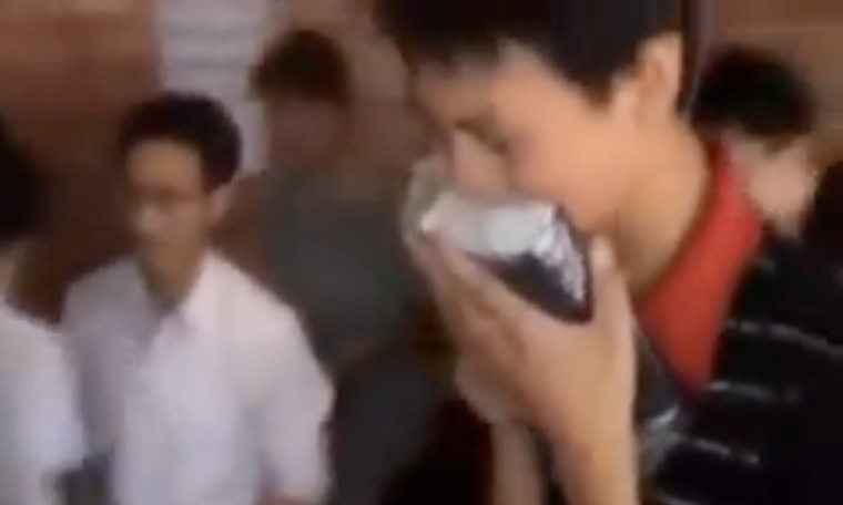 Chinese Christians receive Bible