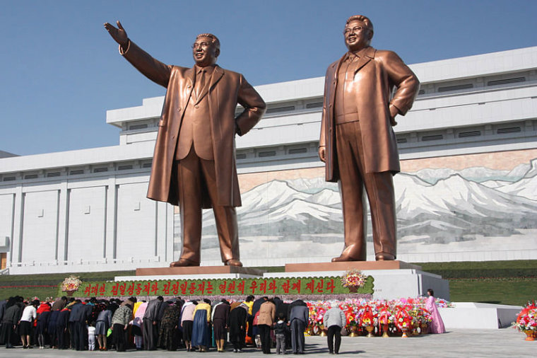 Kim statues