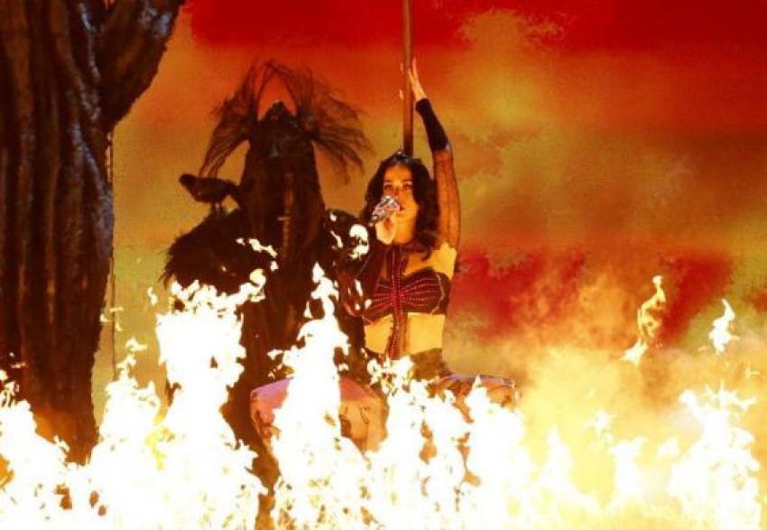 Katy Perry performs "Dark Horse" at the 56th annual Grammy Awards in Los Angeles, California January 26, 2014.