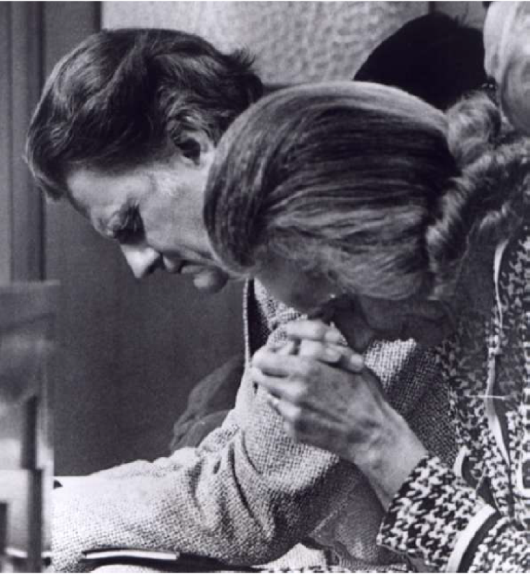 Ruth and Billy Graham Pray Together